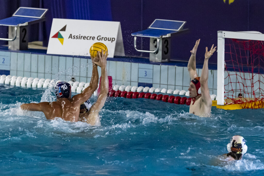 Roma – Catania in contesa sotto porta